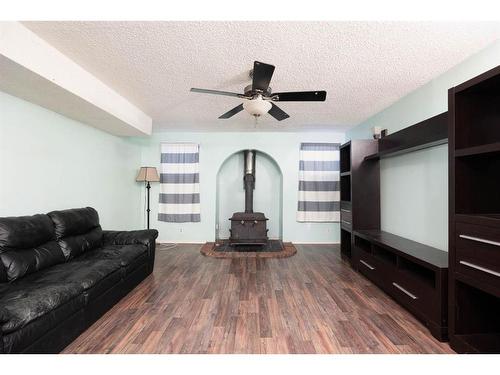 137 Parmenter Crescent, Fort Mcmurray, AB - Indoor Photo Showing Living Room