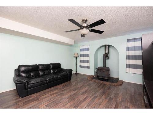 137 Parmenter Crescent, Fort Mcmurray, AB - Indoor Photo Showing Living Room