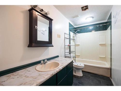 137 Parmenter Crescent, Fort Mcmurray, AB - Indoor Photo Showing Bathroom