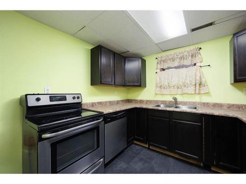 137 Parmenter Crescent, Fort Mcmurray, AB - Indoor Photo Showing Kitchen With Double Sink