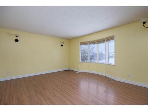 137 Parmenter Crescent, Fort Mcmurray, AB - Indoor Photo Showing Other Room