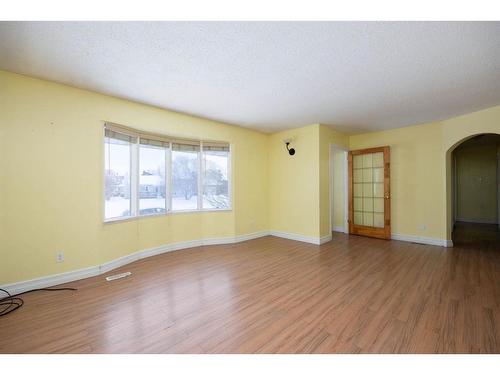 137 Parmenter Crescent, Fort Mcmurray, AB - Indoor Photo Showing Other Room