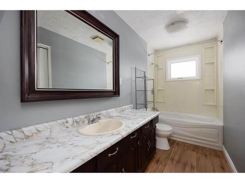 137 Parmenter Crescent, Fort Mcmurray, AB - Indoor Photo Showing Bathroom