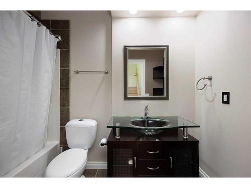 221 Crown Creek Lane, Fort Mcmurray, AB - Indoor Photo Showing Bathroom