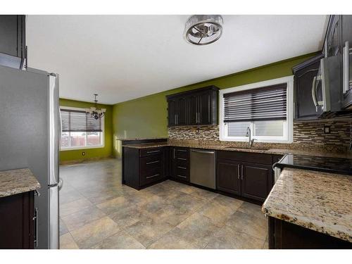 221 Crown Creek Lane, Fort Mcmurray, AB - Indoor Photo Showing Kitchen