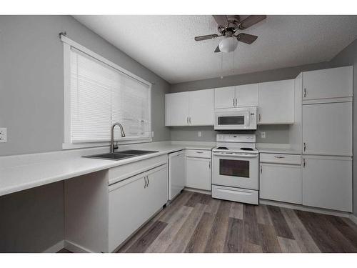 218 Kennedy Crescent, Fort Mcmurray, AB - Indoor Photo Showing Kitchen With Double Sink