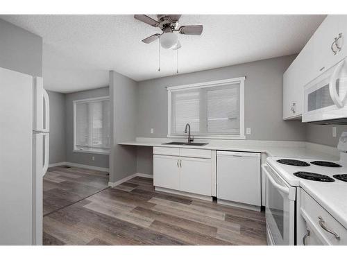 218 Kennedy Crescent, Fort Mcmurray, AB - Indoor Photo Showing Kitchen