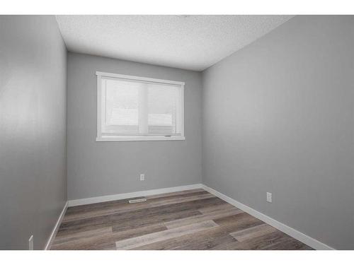 218 Kennedy Crescent, Fort Mcmurray, AB - Indoor Photo Showing Other Room