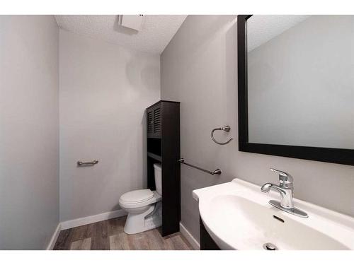 218 Kennedy Crescent, Fort Mcmurray, AB - Indoor Photo Showing Bathroom