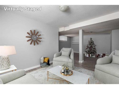 218 Kennedy Crescent, Fort Mcmurray, AB - Indoor Photo Showing Living Room