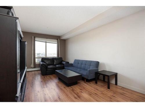 510-136D Sandpiper Road, Fort Mcmurray, AB - Indoor Photo Showing Living Room