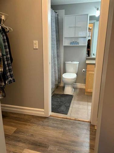 102-108 Denholm Gate, Fort Mcmurray, AB - Indoor Photo Showing Bathroom