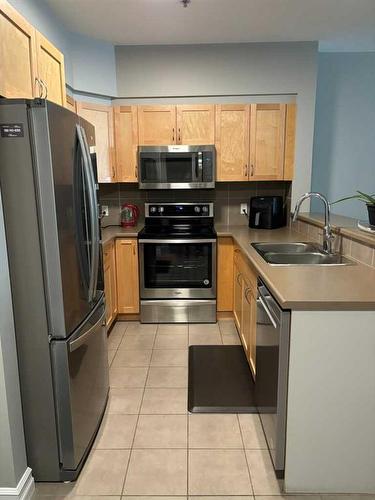 102-108 Denholm Gate, Fort Mcmurray, AB - Indoor Photo Showing Kitchen With Stainless Steel Kitchen With Double Sink