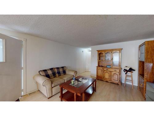 301 Grenfell Crescent, Fort Mcmurray, AB - Indoor Photo Showing Living Room