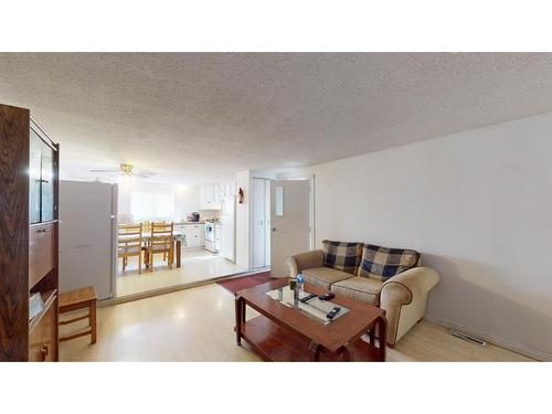 301 Grenfell Crescent, Fort Mcmurray, AB - Indoor Photo Showing Living Room