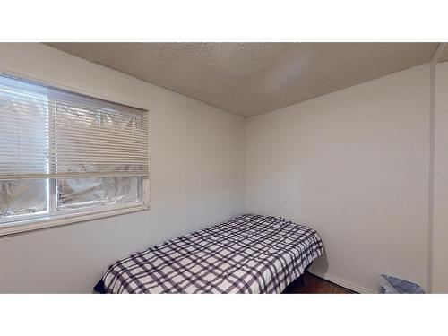 301 Grenfell Crescent, Fort Mcmurray, AB - Indoor Photo Showing Bedroom