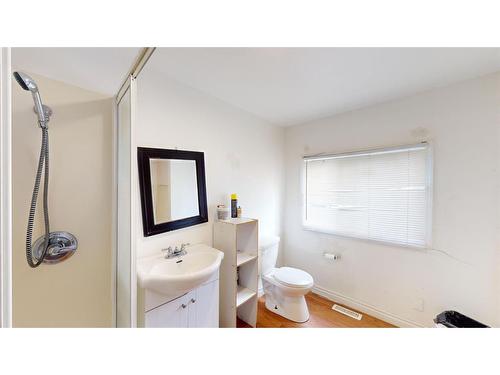 301 Grenfell Crescent, Fort Mcmurray, AB - Indoor Photo Showing Bathroom