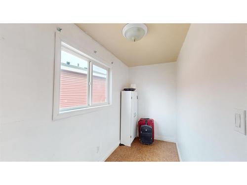 301 Grenfell Crescent, Fort Mcmurray, AB - Indoor Photo Showing Other Room