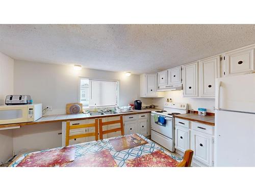 301 Grenfell Crescent, Fort Mcmurray, AB - Indoor Photo Showing Kitchen With Double Sink