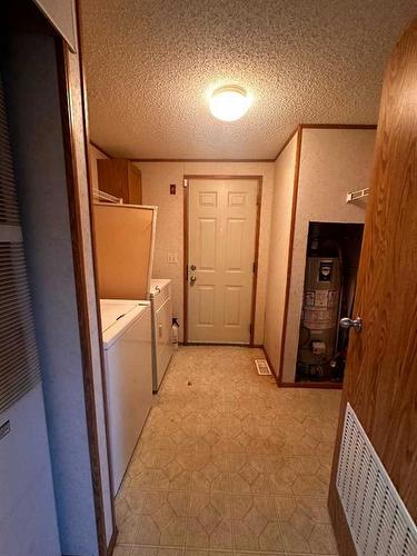 137 Mitchell Drive, Fort Mcmurray, AB - Indoor Photo Showing Laundry Room