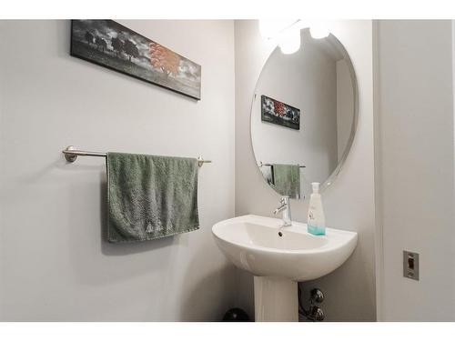 175 Aldergrove Avenue, Fort Mcmurray, AB - Indoor Photo Showing Bathroom