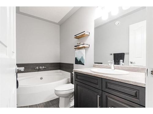 175 Aldergrove Avenue, Fort Mcmurray, AB - Indoor Photo Showing Bathroom