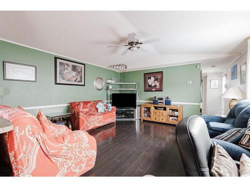 181 Clausen Crescent, Fort Mcmurray, AB - Indoor Photo Showing Living Room