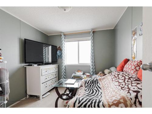 181 Clausen Crescent, Fort Mcmurray, AB - Indoor Photo Showing Bedroom