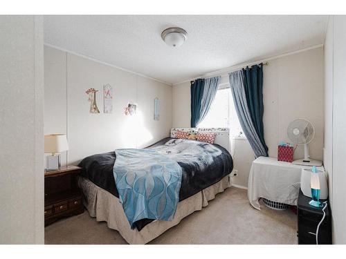 181 Clausen Crescent, Fort Mcmurray, AB - Indoor Photo Showing Bedroom