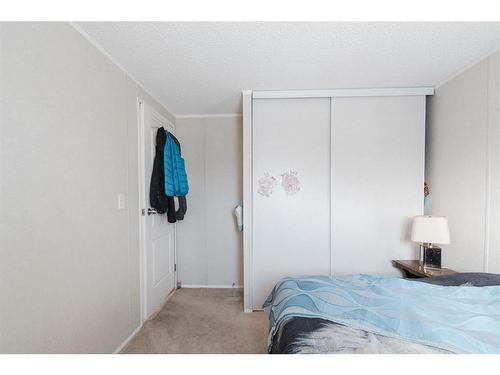 181 Clausen Crescent, Fort Mcmurray, AB - Indoor Photo Showing Bedroom