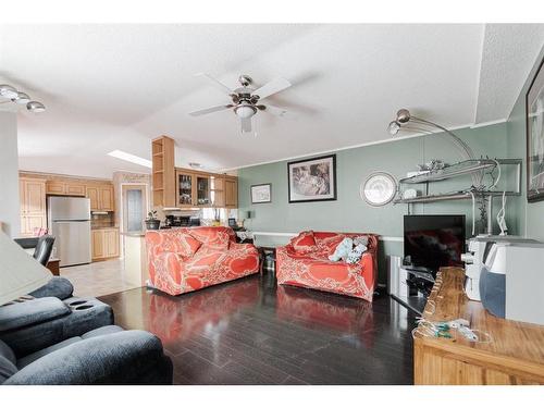 181 Clausen Crescent, Fort Mcmurray, AB - Indoor Photo Showing Living Room