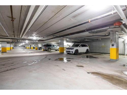 315-8528 Manning Avenue, Fort Mcmurray, AB - Indoor Photo Showing Garage