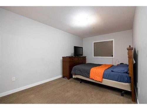 315-8528 Manning Avenue, Fort Mcmurray, AB - Indoor Photo Showing Bedroom