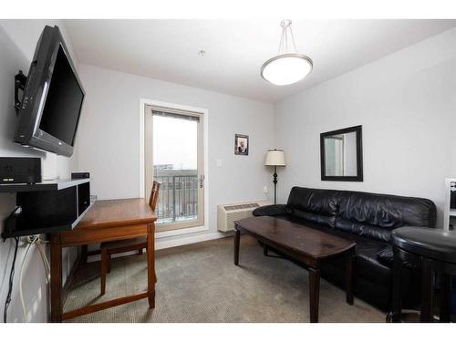 315-8528 Manning Avenue, Fort Mcmurray, AB - Indoor