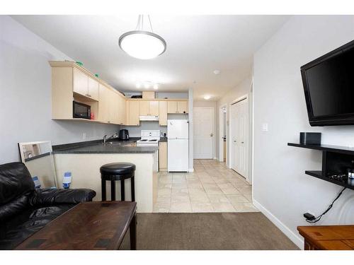 315-8528 Manning Avenue, Fort Mcmurray, AB - Indoor Photo Showing Kitchen