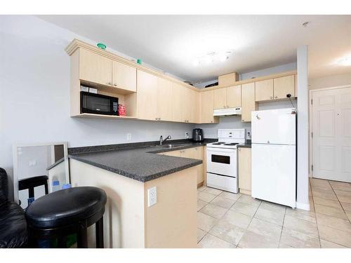 315-8528 Manning Avenue, Fort Mcmurray, AB - Indoor Photo Showing Kitchen