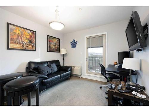 316-8528 Manning Avenue, Fort Mcmurray, AB - Indoor Photo Showing Living Room