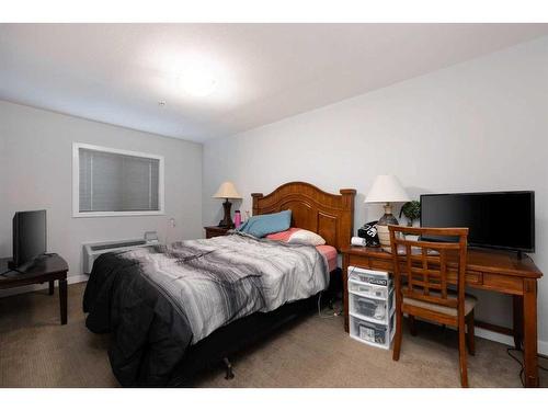 316-8528 Manning Avenue, Fort Mcmurray, AB - Indoor Photo Showing Bedroom