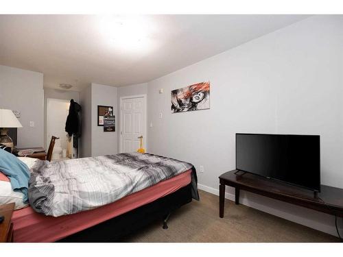 316-8528 Manning Avenue, Fort Mcmurray, AB - Indoor Photo Showing Bedroom