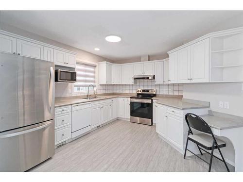 707-105 Loutit Road, Fort Mcmurray, AB - Indoor Photo Showing Kitchen