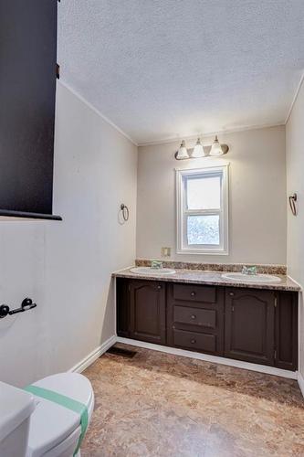 108 Greenwood Place, Fort Mcmurray, AB - Indoor Photo Showing Bathroom