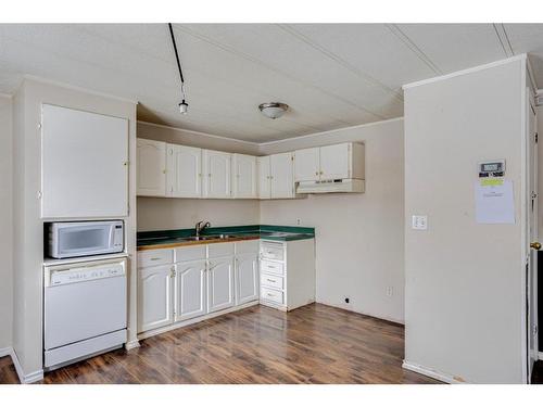 108 Greenwood Place, Fort Mcmurray, AB - Indoor Photo Showing Kitchen With Double Sink