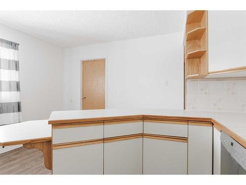 141-400 Silin Forest Road, Fort Mcmurray, AB - Indoor Photo Showing Kitchen