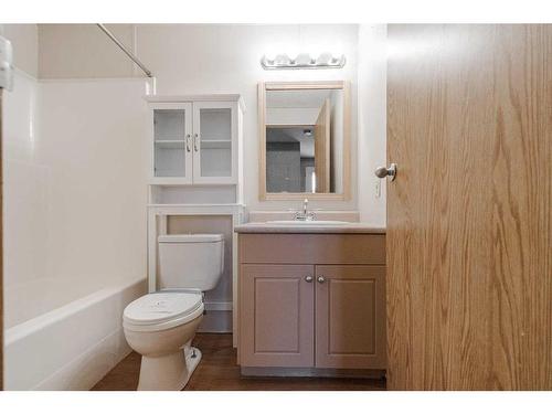 116 Mcinnes Street, Fort Mcmurray, AB - Indoor Photo Showing Bathroom