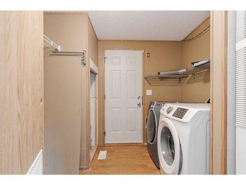 116 Mcinnes Street, Fort Mcmurray, AB - Indoor Photo Showing Laundry Room