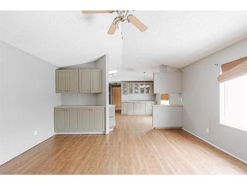 116 Mcinnes Street, Fort Mcmurray, AB - Indoor Photo Showing Kitchen