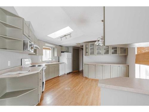 116 Mcinnes Street, Fort Mcmurray, AB - Indoor Photo Showing Kitchen