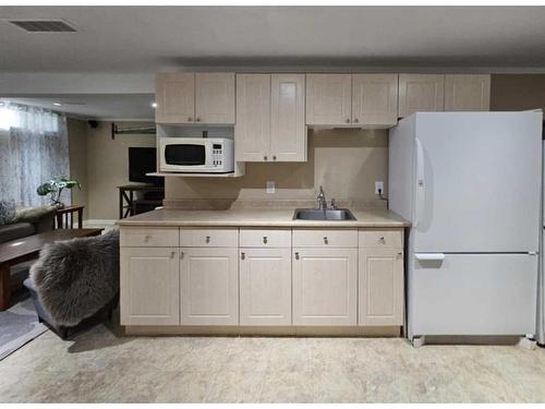 131 Wolverine Drive, Fort Mcmurray, AB - Indoor Photo Showing Kitchen