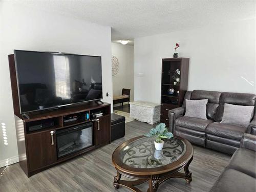 131 Wolverine Drive, Fort Mcmurray, AB - Indoor Photo Showing Living Room