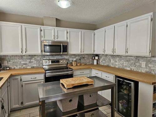 131 Wolverine Drive, Fort Mcmurray, AB - Indoor Photo Showing Kitchen